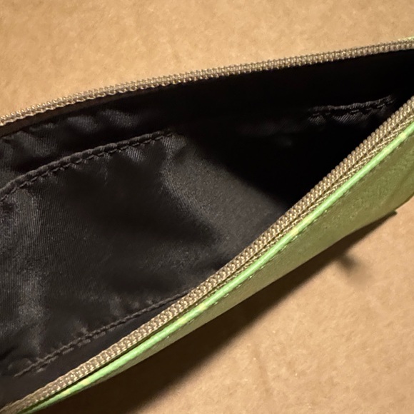 Dooney & Bourke Green Wristlet with Gold Accents Vintage - Picture 5 of 10